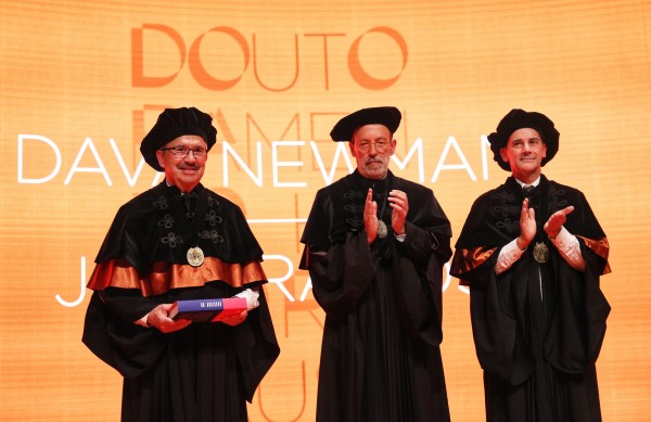 José Ramos, CEO do grupo Salvador Caetano, com o reitor Rui Vieira de Castro e José Mendes, seu "padrinho"